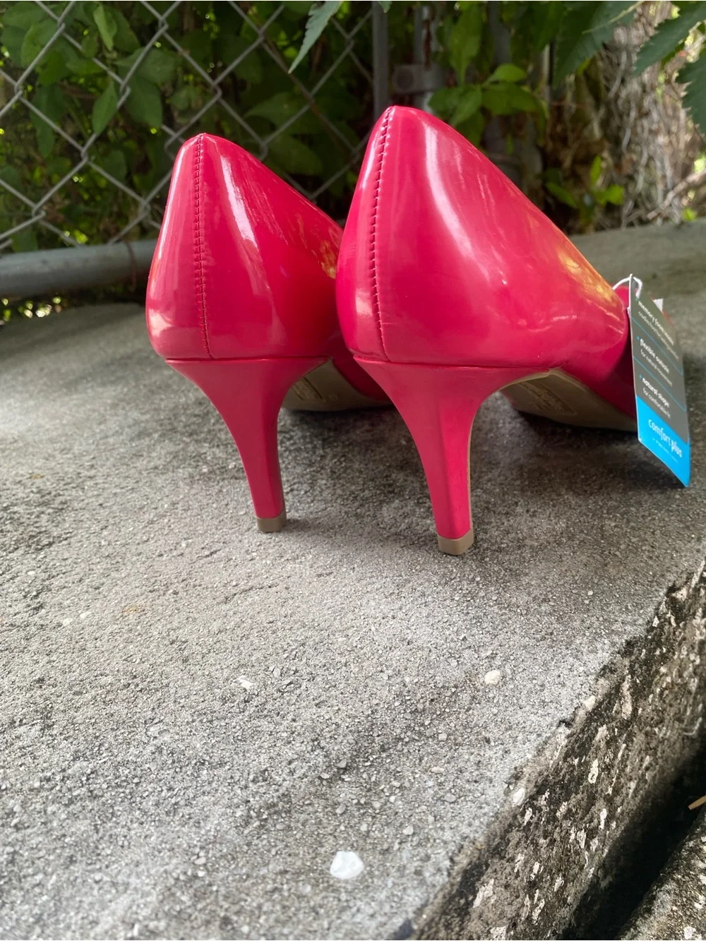 NWT comfort plus by Predictions Pink Patent Leather Mid Heel Pumps
